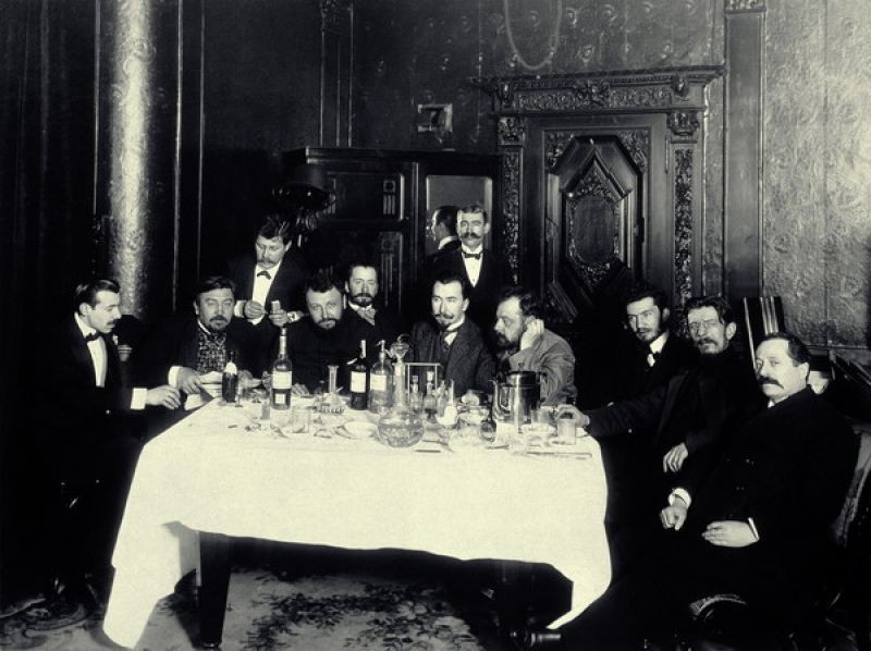 Александр Куприн с друзьями в дорогом ресторане. Санкт-Петербург, 1913 год
